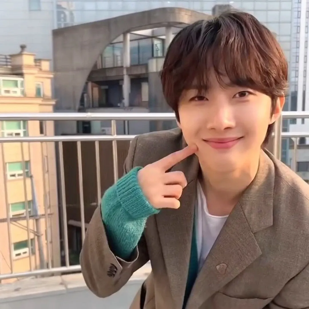 Latest photo of Hui (PENTAGON)