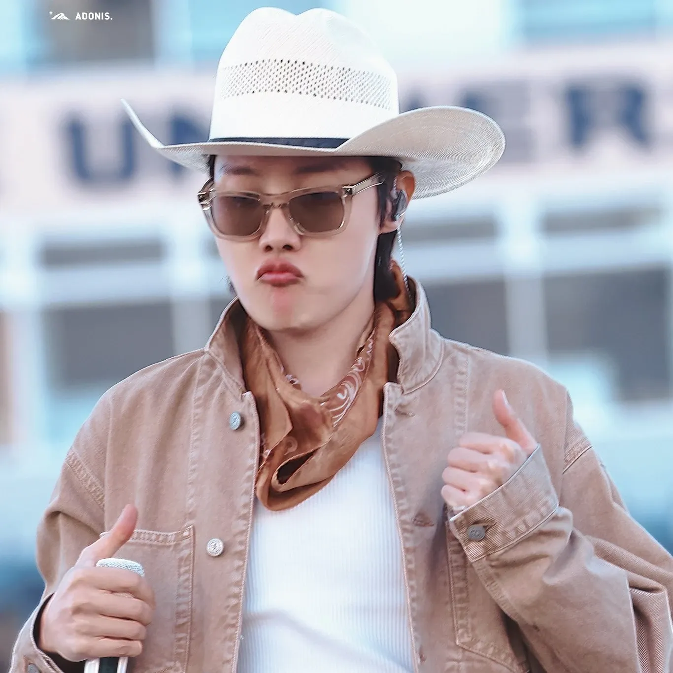 Foto aktivitas terbaru j-hope (BTS)