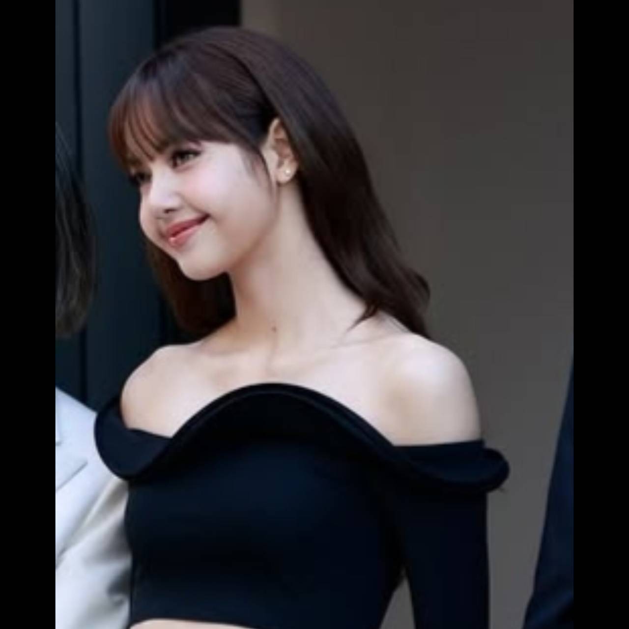 Latest photo of Lisa (BLACKPINK)