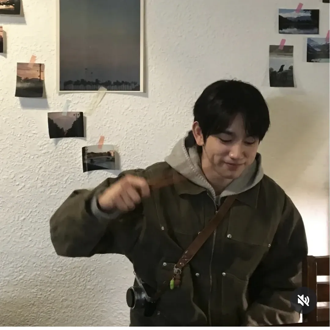 Potret di balik layar Jinyoung (GOT7)