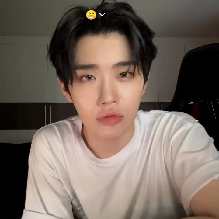 Recent activity shot of Kim Taerae (ZEROBASEONE)