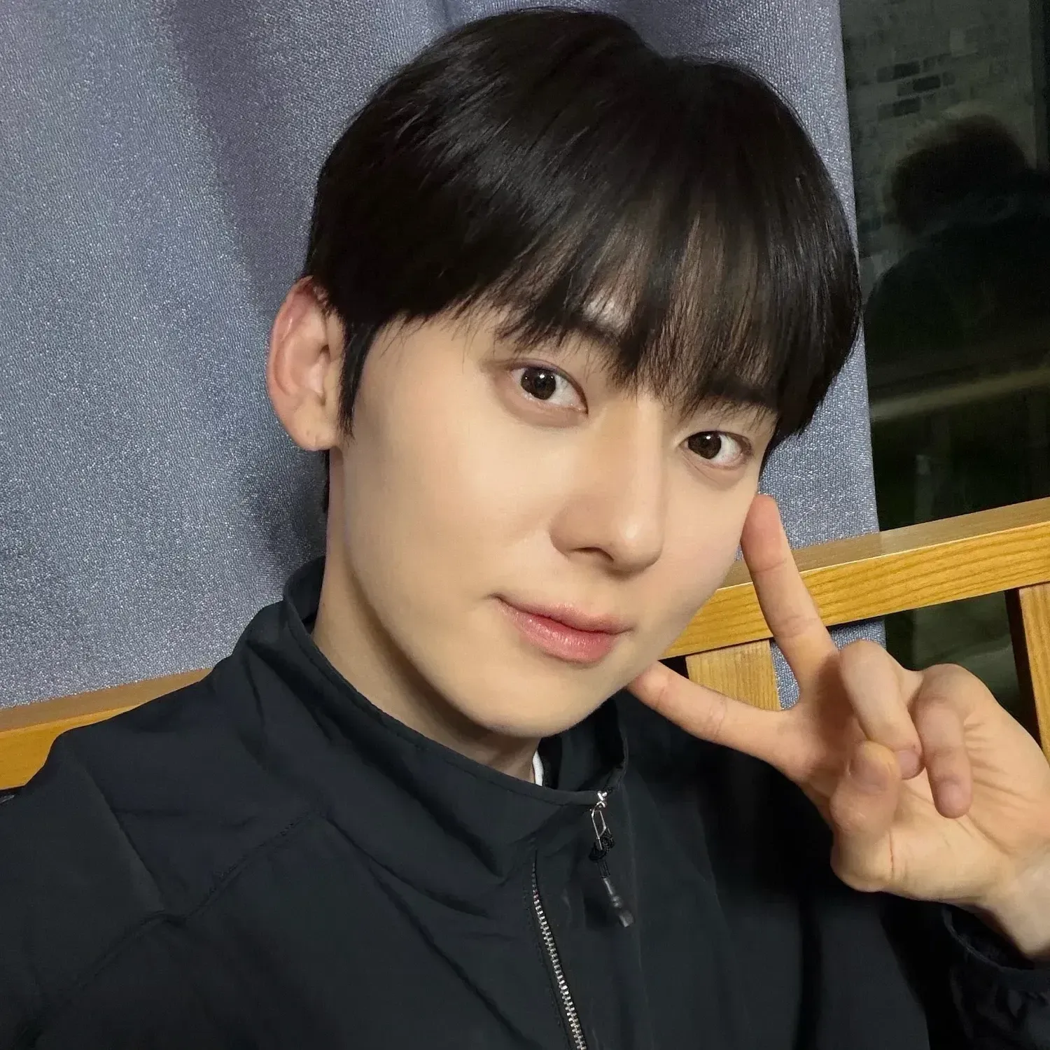 Behind-the-scenes cut of Hwang Minhyun