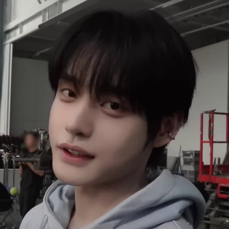 Recent activity shot of Kim Jiwoong (ZEROBASEONE)