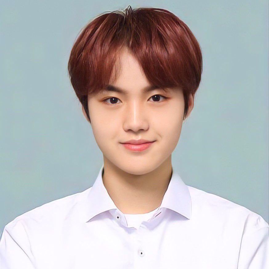 Latest photo of Doyoung (TREASURE)