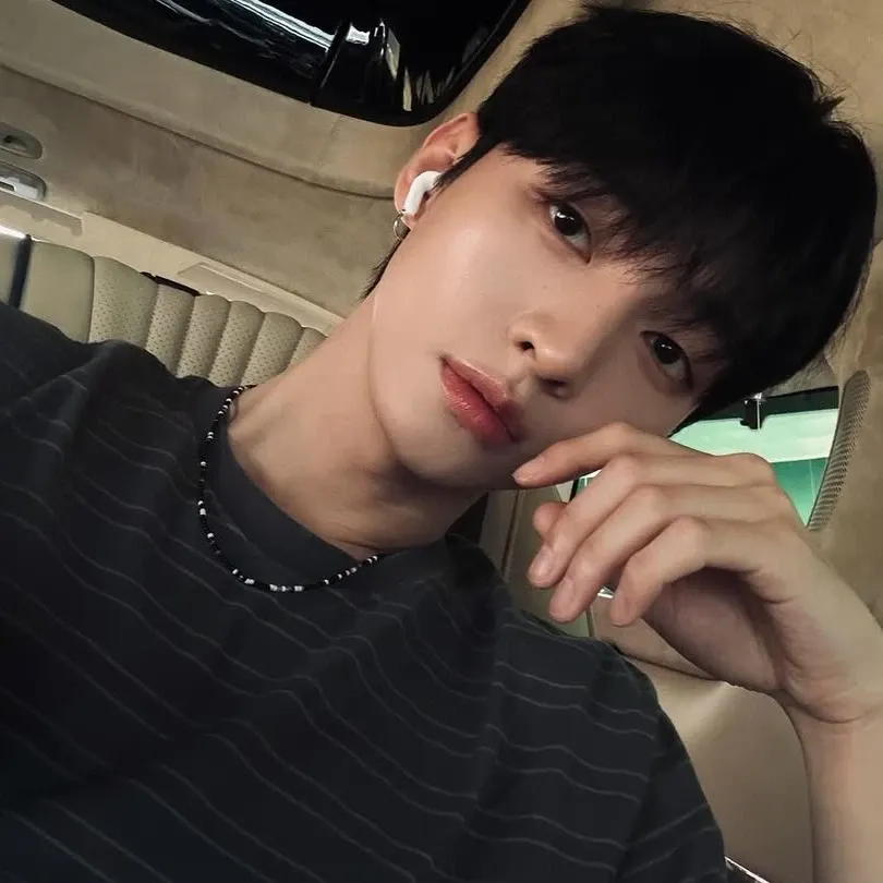 Behind-the-scenes cut of Yoon Jisung