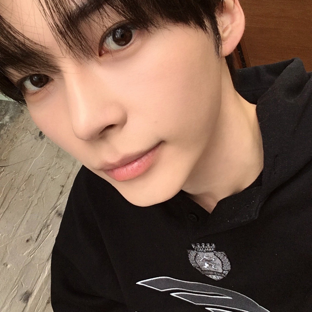 Recent activity shot of Sung Hanbin (ZEROBASEONE)