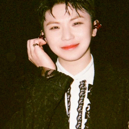 Woozi (SEVENTEEN)的最新活动照片