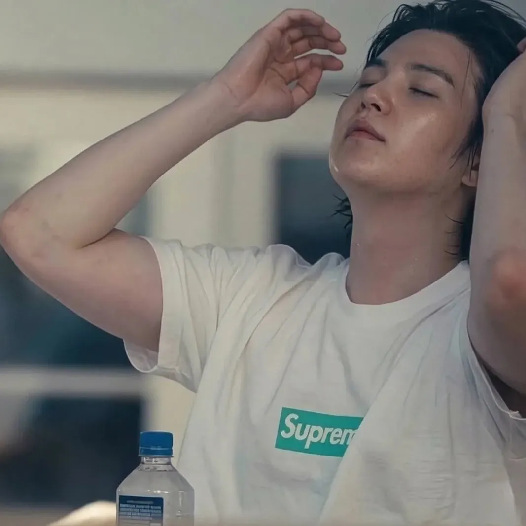 Foto terbaru SUGA (BTS)