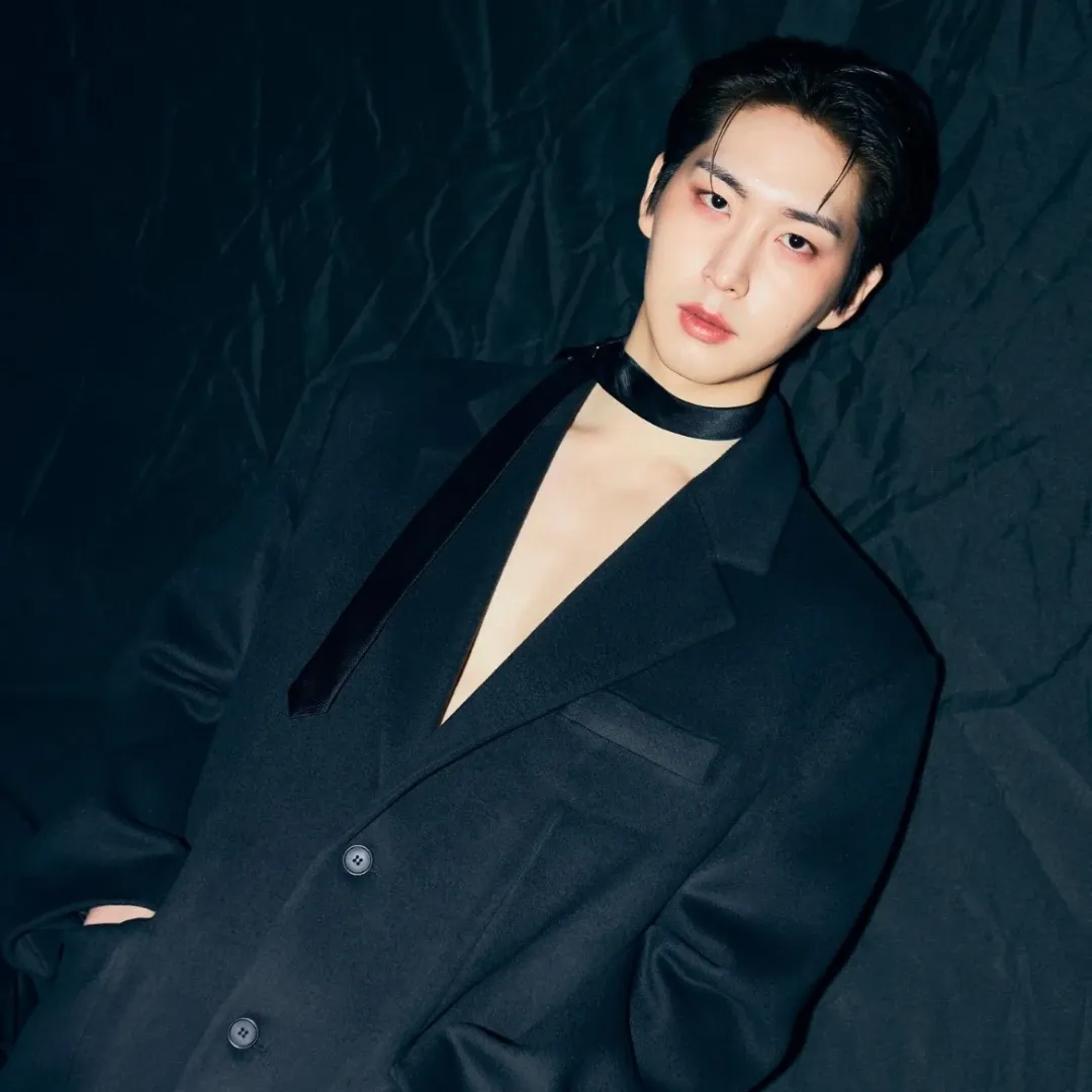 Recent activity shot of Shinwon (PENTAGON)