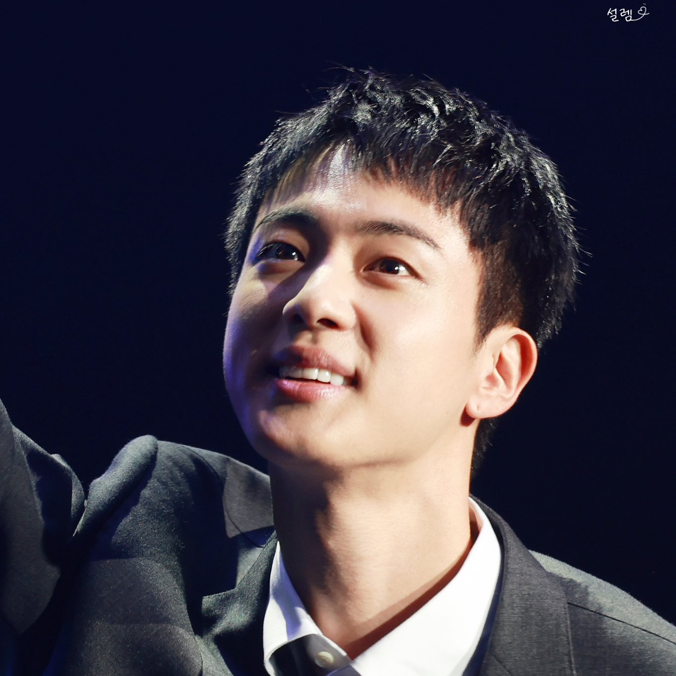 Foto aktivitas terbaru Jin (BTS)