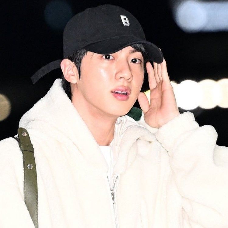 Foto aktivitas terbaru Jin (BTS)
