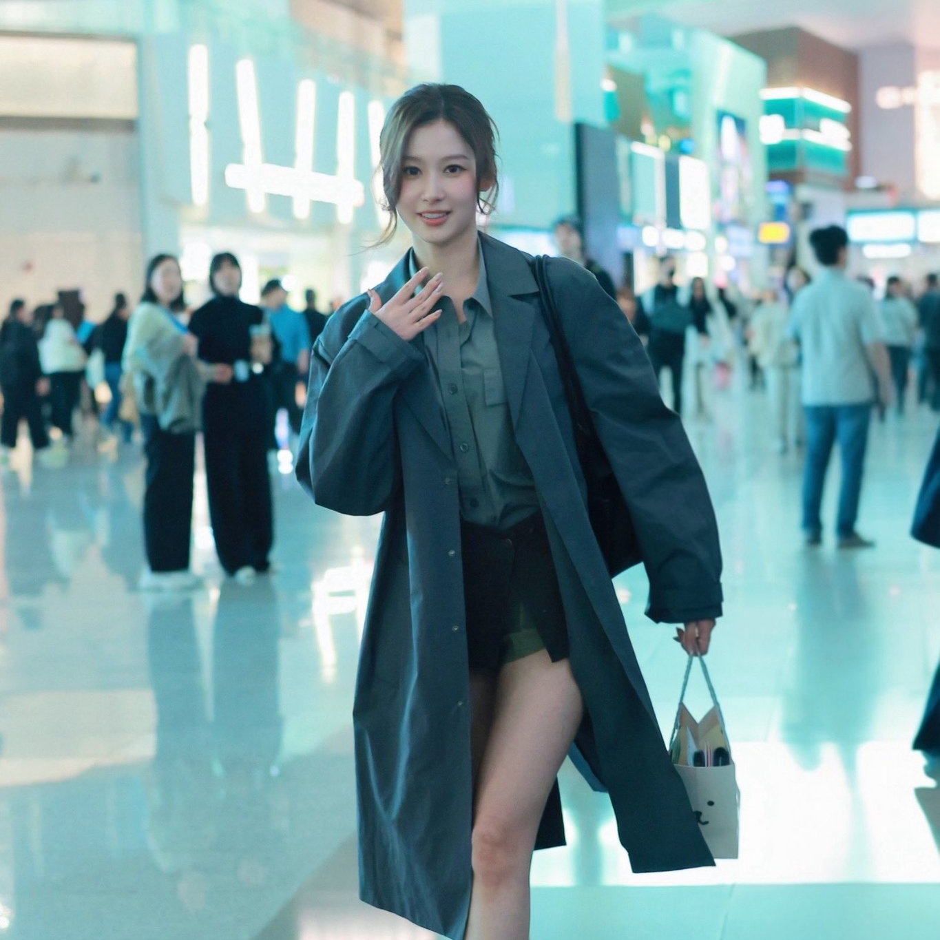 サナ (TWICE)の舞台裏ショット