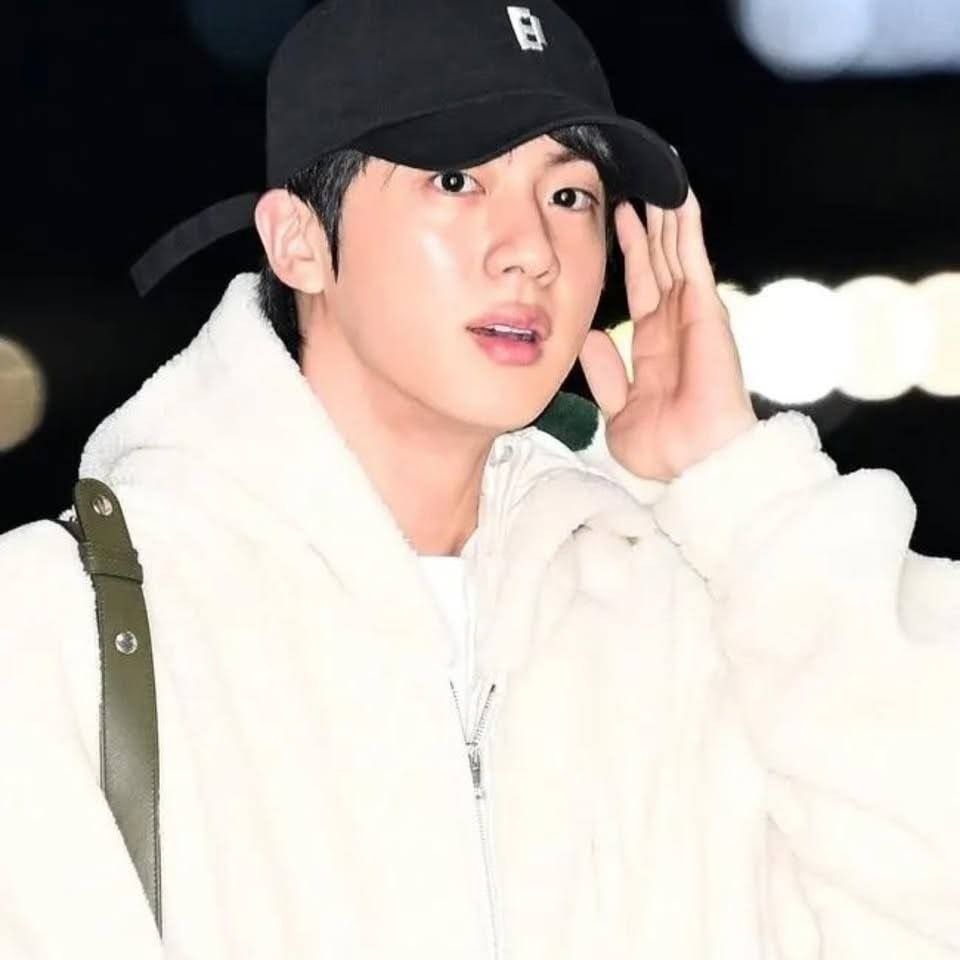 Foto aktivitas terbaru Jin (BTS)