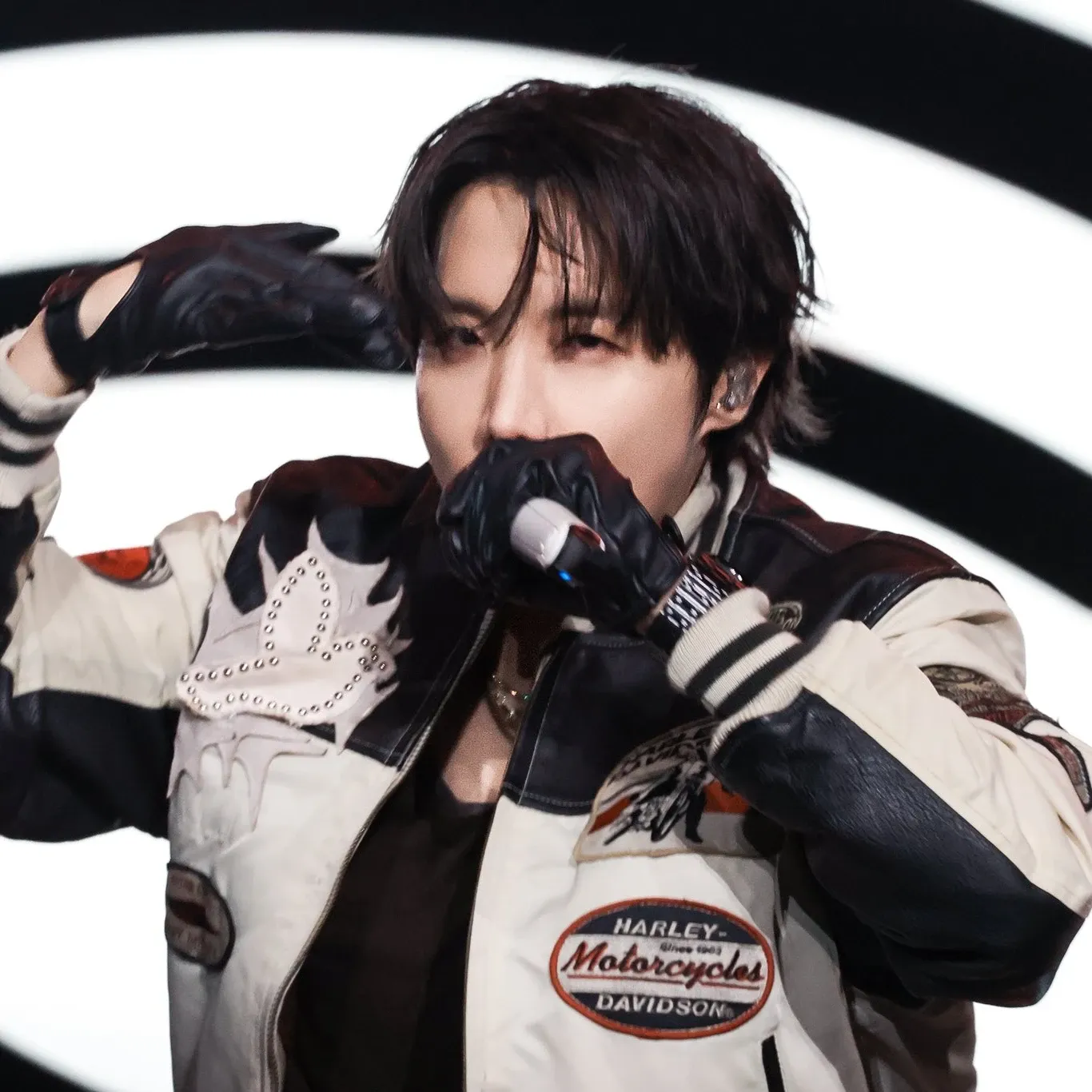 제이홉 (방탄소년단)의 최신 사진