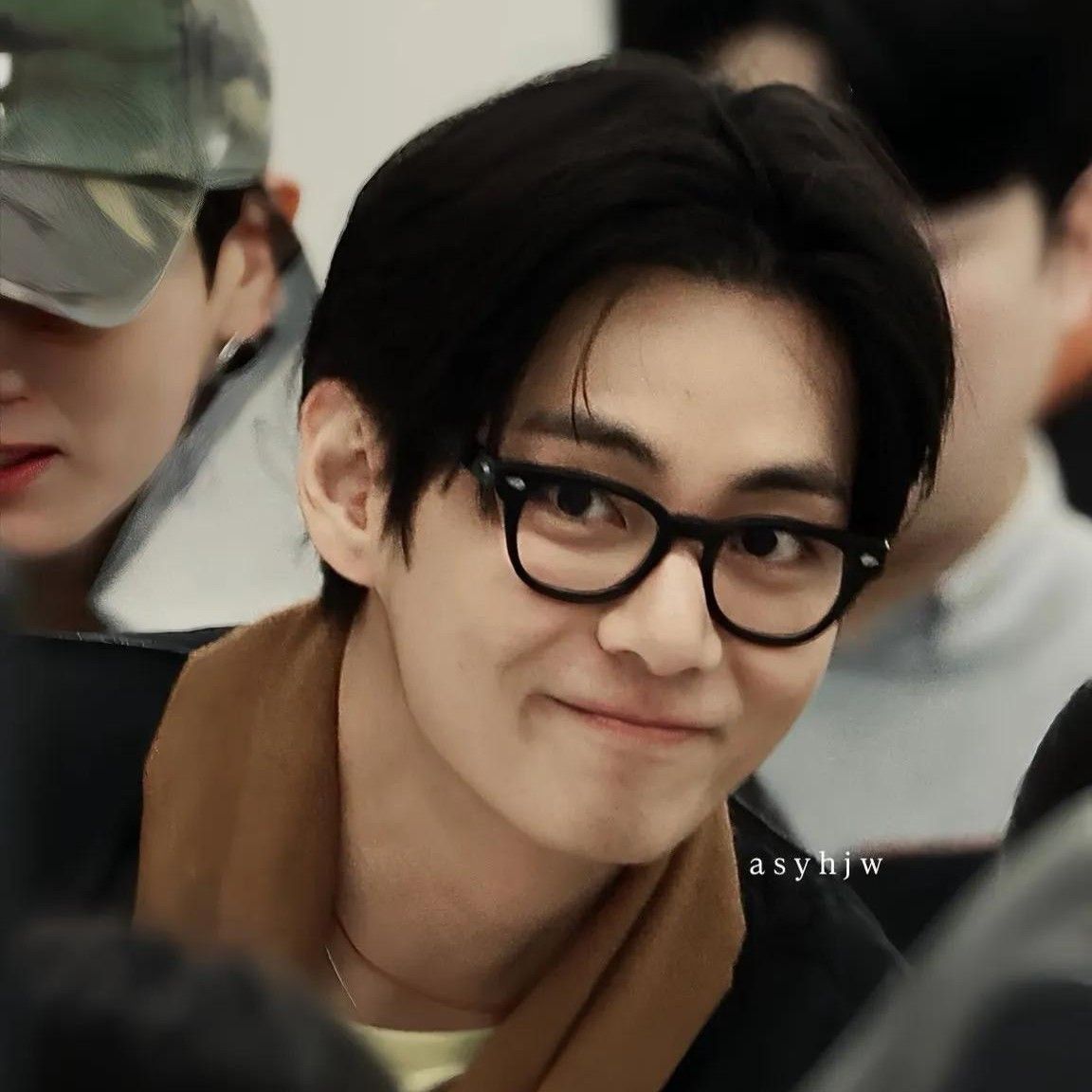 V (BTS)の舞台裏ショット