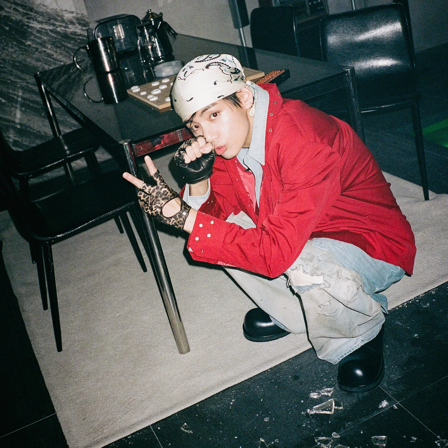 Behind-the-scenes cut of V (BTS)