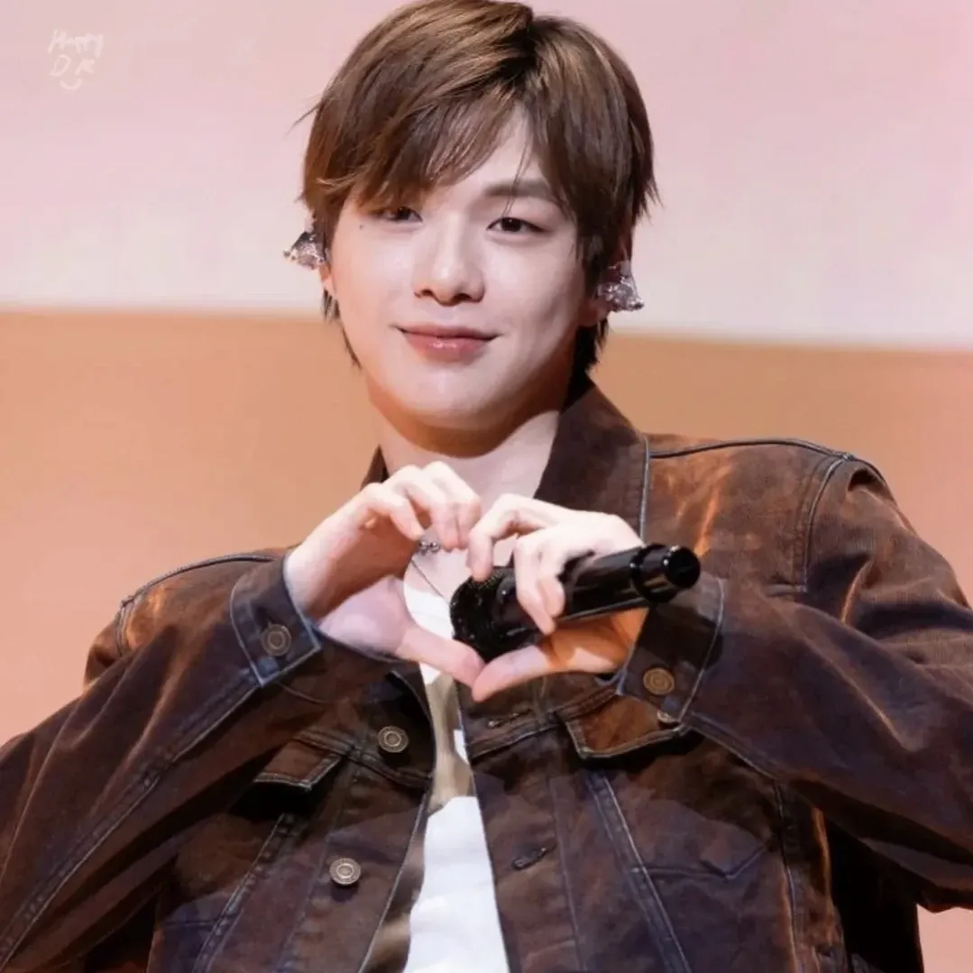 강다니엘 최근 활동샷