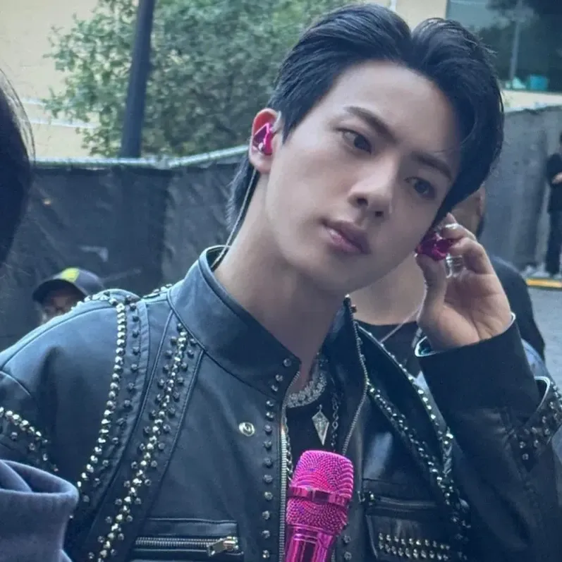 진 (방탄소년단) 최근 활동샷