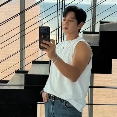 Behind-the-scenes cut of Hwang Chiyeol