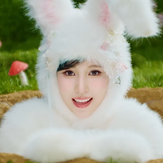 Momen yang diabadikan oleh penggemar Mina (TWICE)