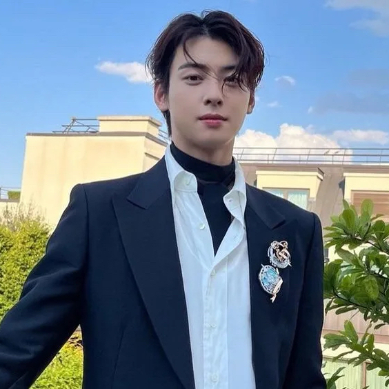 Latest photo of Eunwoo (ASTRO)