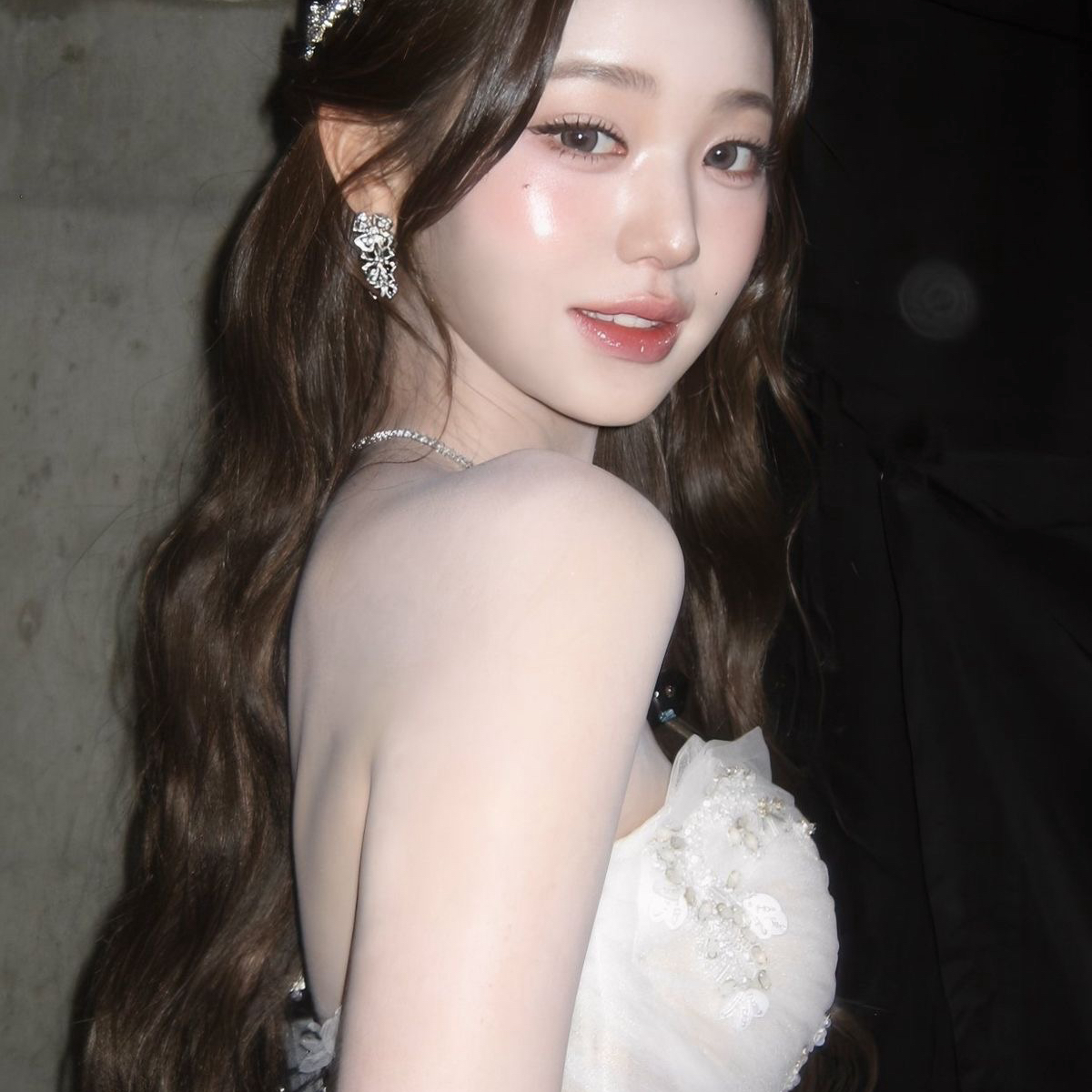 Recent activity shot of Jang Wonyoung (IVE)