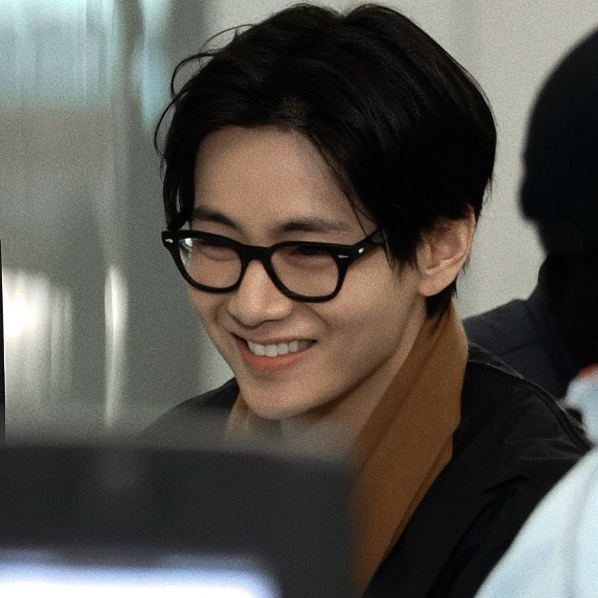 V (防彈少年團)粉絲拍下的瞬間