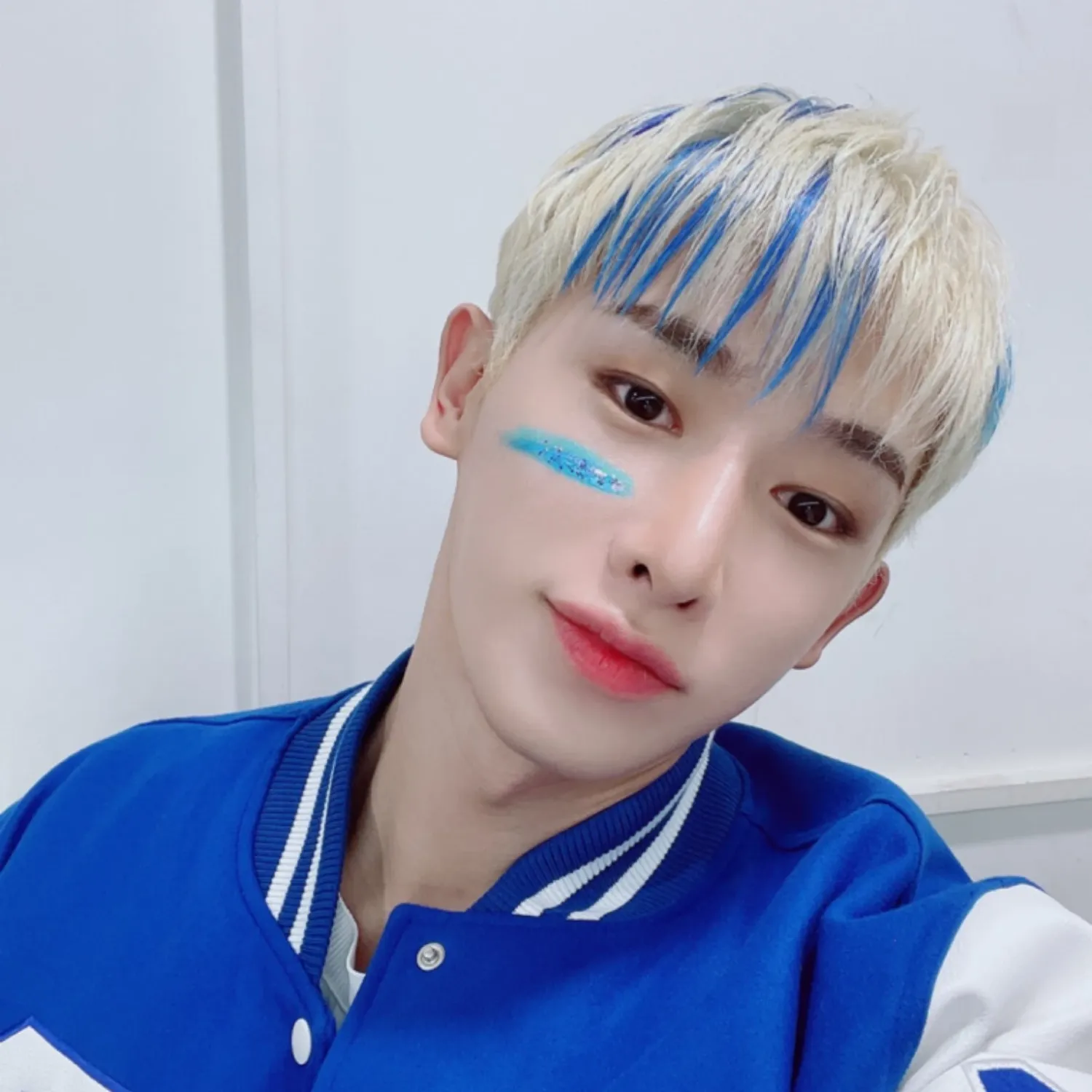 A moment captured by Wonho's fan