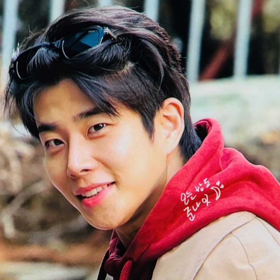 A moment captured by MJ (ASTRO)'s fan