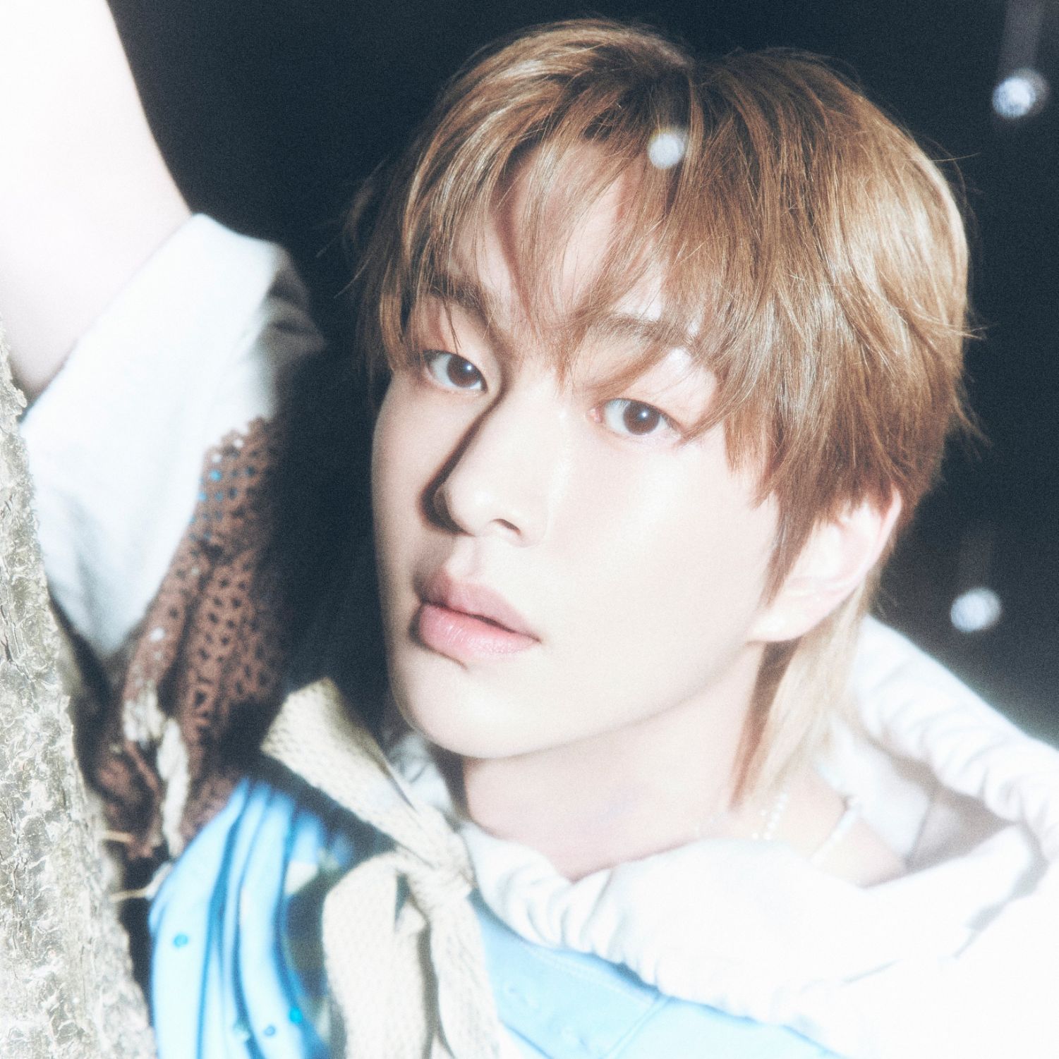 Behind-the-scenes cut of Onew (SHINee)