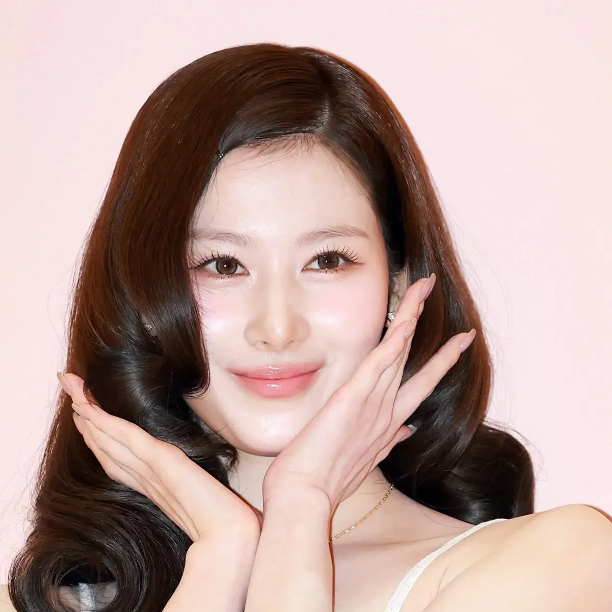 Potret di balik layar Sana (TWICE)