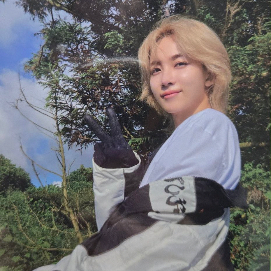 Foto aktivitas terbaru Jeonghan (SEVENTEEN)