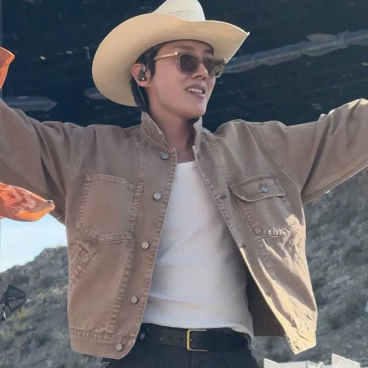 Foto terbaru j-hope (BTS)