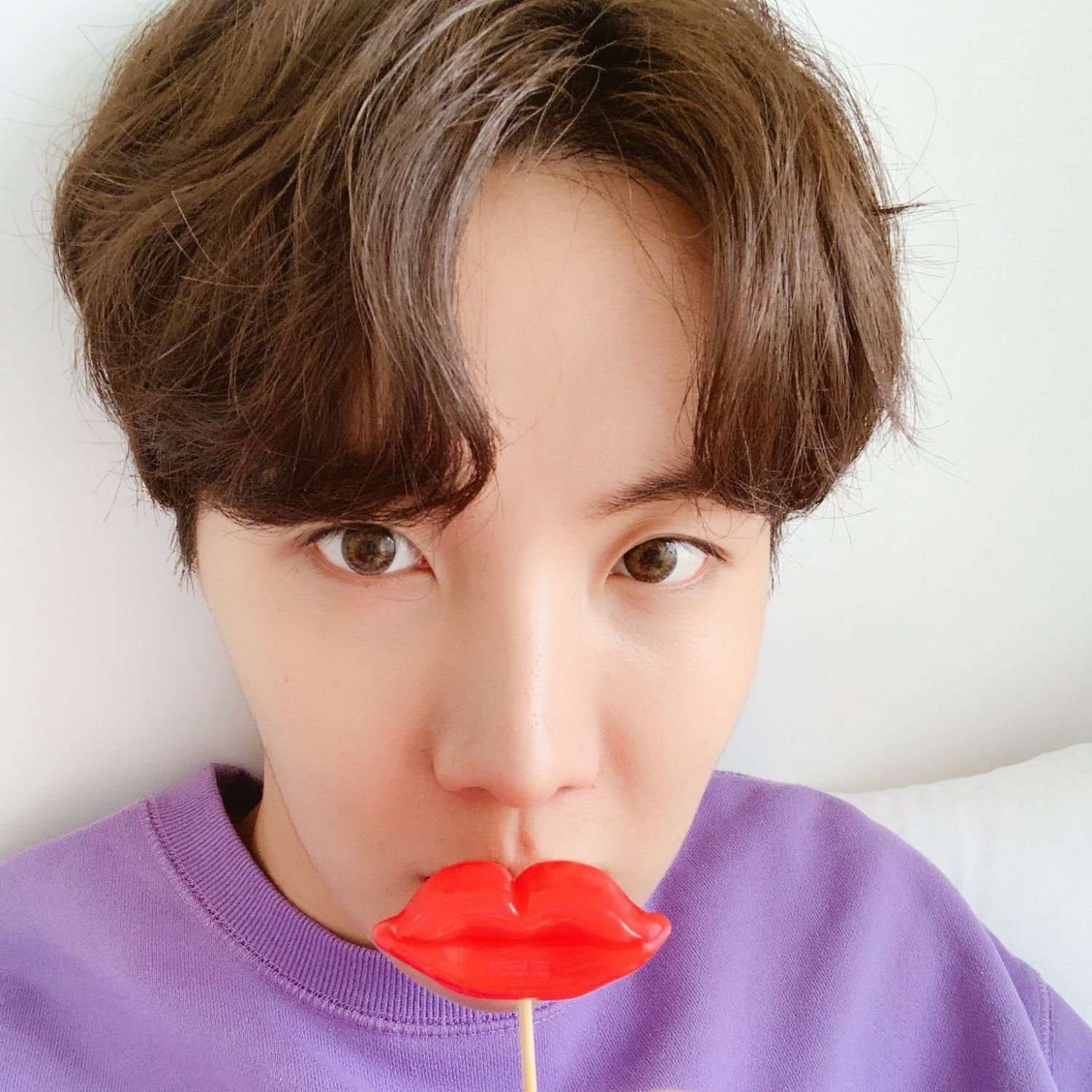 Foto aktivitas terbaru j-hope (BTS)