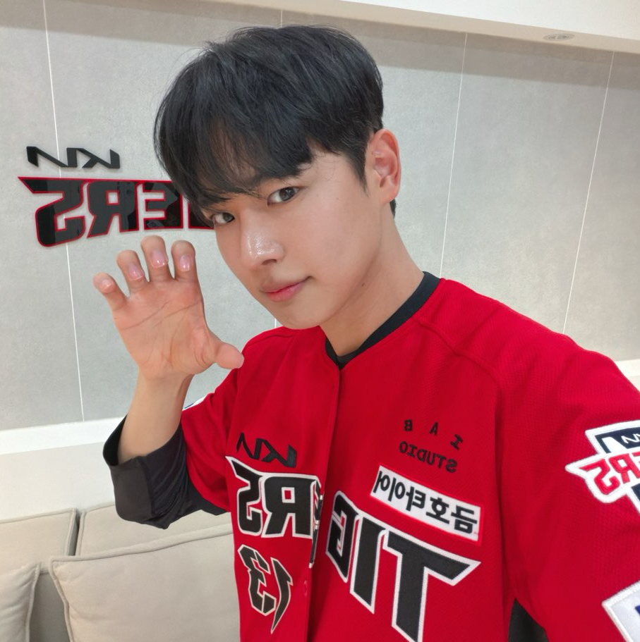 A moment captured by Choi Byungchan's fan