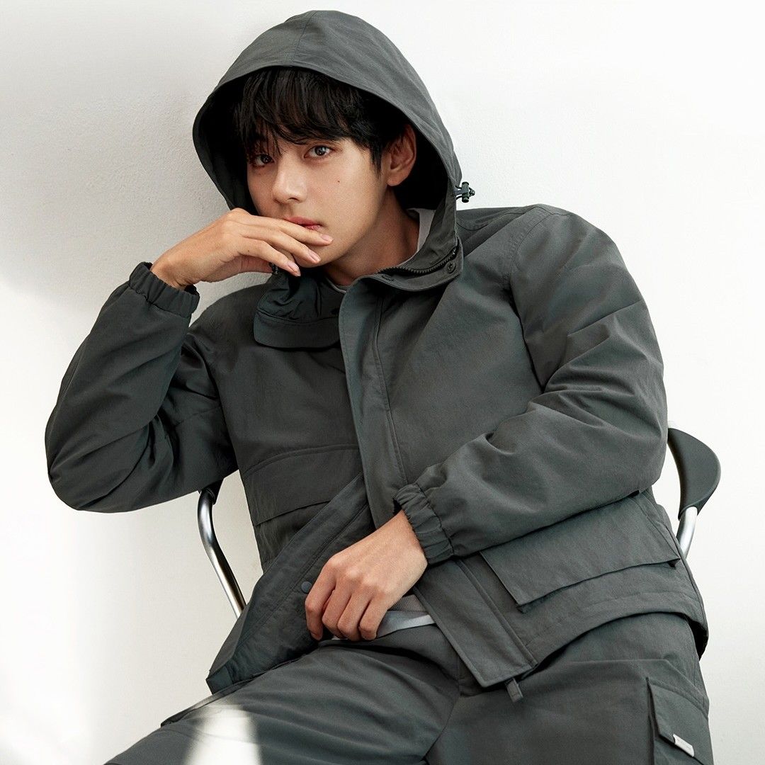 뷔 (방탄소년단)의 최신 사진