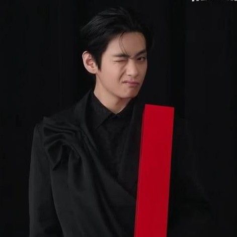 V (防彈少年團)的最新照片