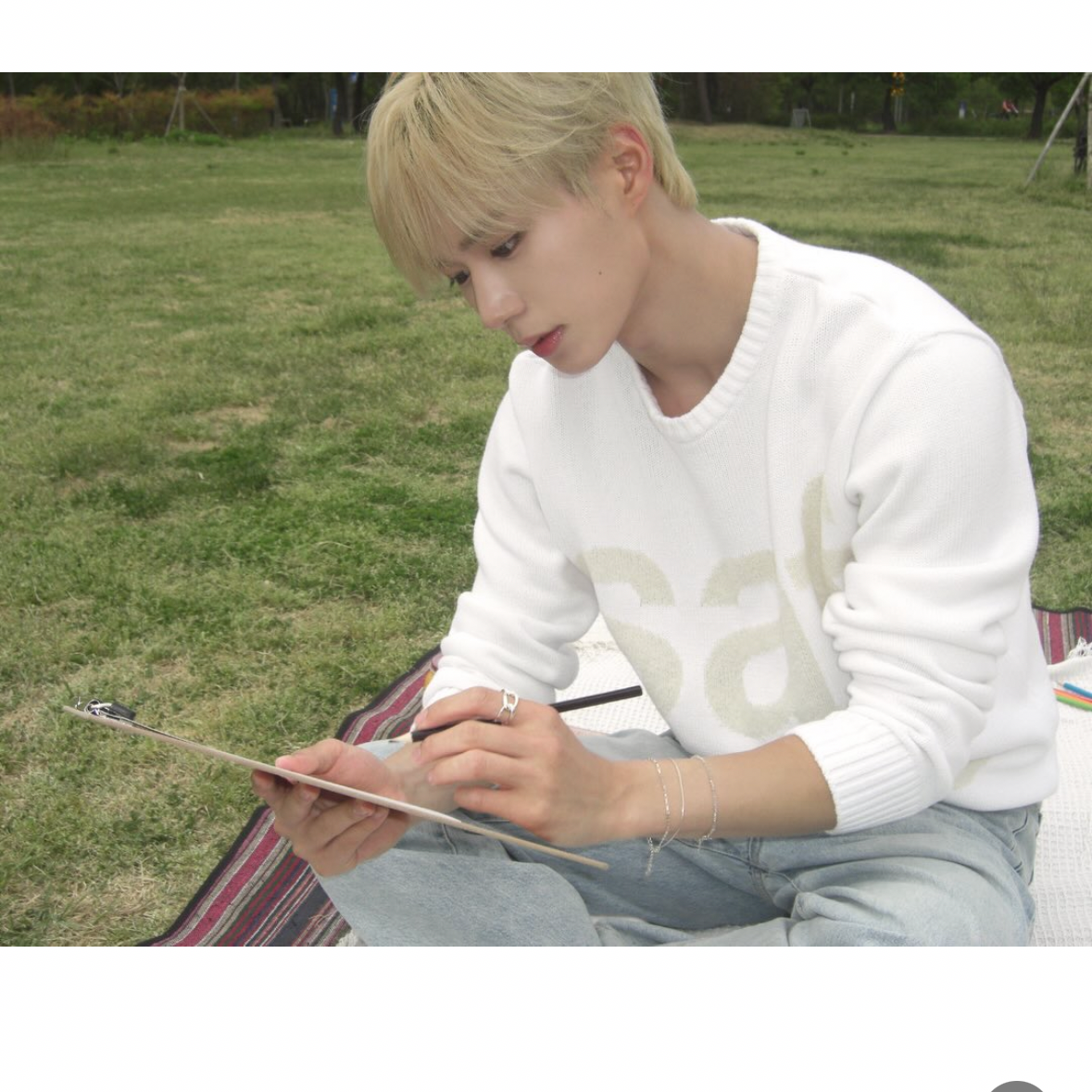 Behind-the-scenes cut of Kim Junseo (ALPHA DRIVE ONE)