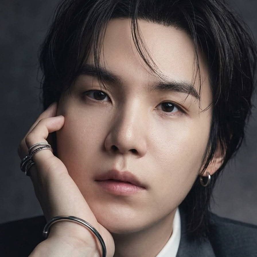 Foto terbaru SUGA (BTS)