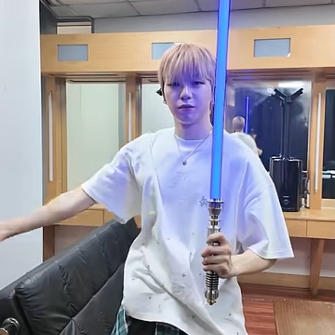 강다니엘 최근 활동샷