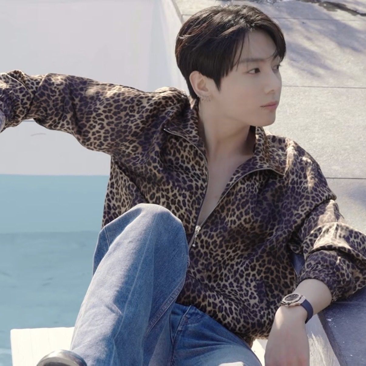 Foto aktivitas terbaru Jungkook (BTS)
