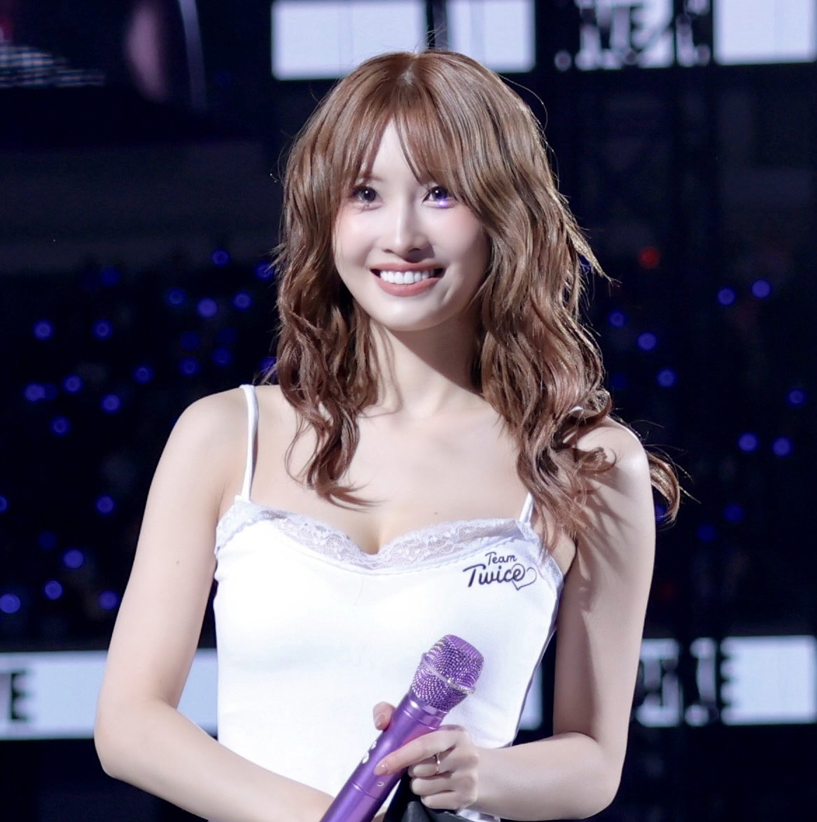 Potret di balik layar Momo (TWICE)