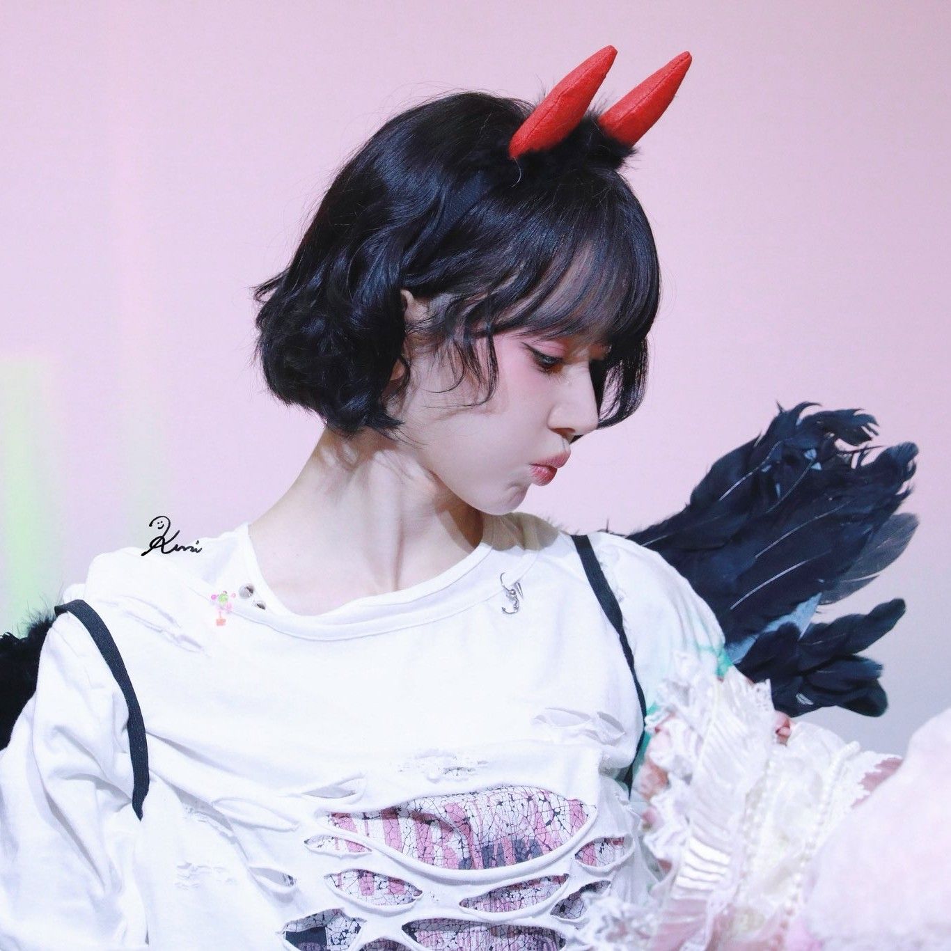 Behind-the-scenes cut of Sakura (LE SSERAFIM)