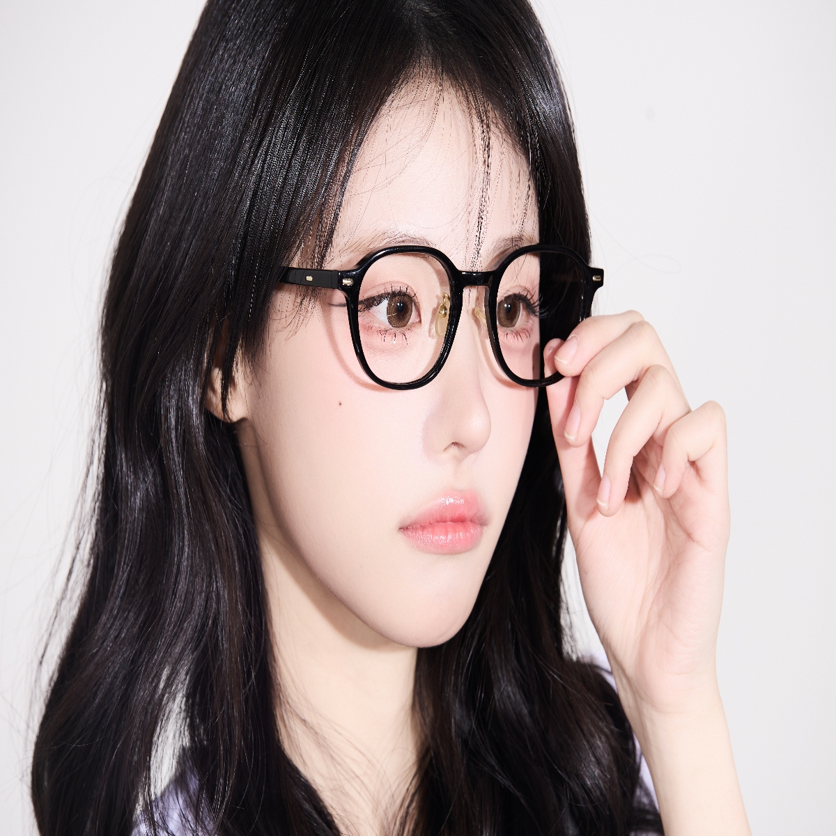 Latest photo of Hina (QWER)