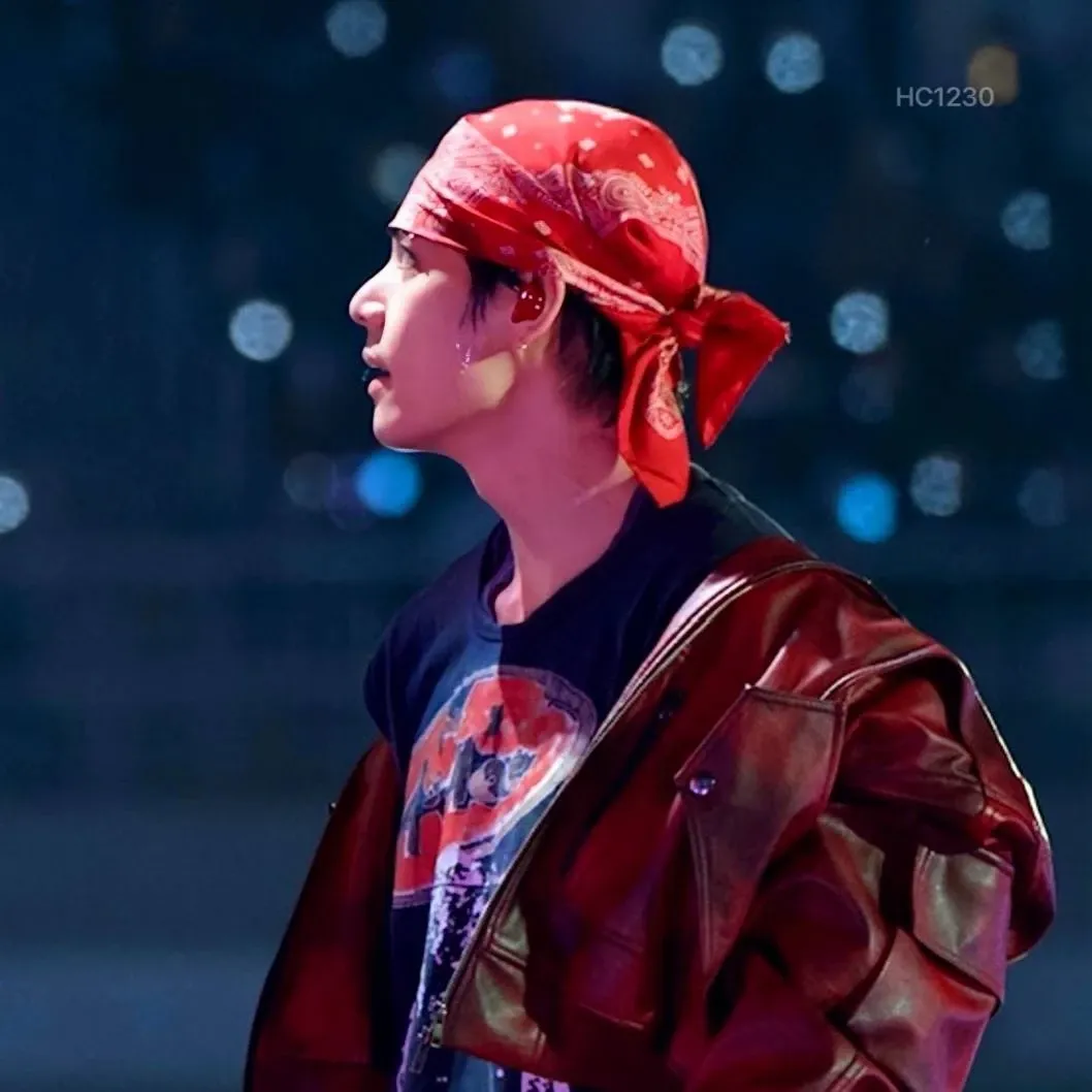 뷔 (방탄소년단) 최근 활동샷