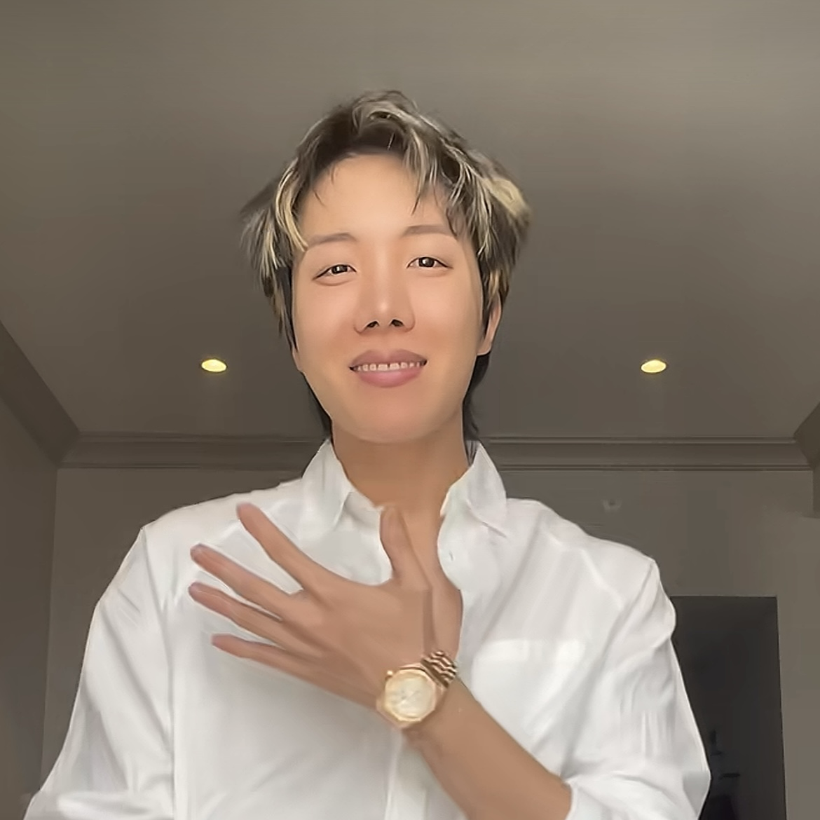 Foto terbaru j-hope (BTS)