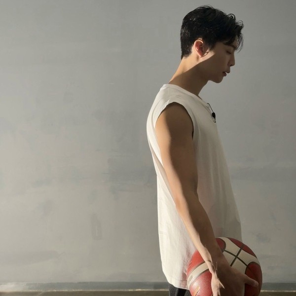 Signature photo of Johnny (NCT 127) capturing their charm