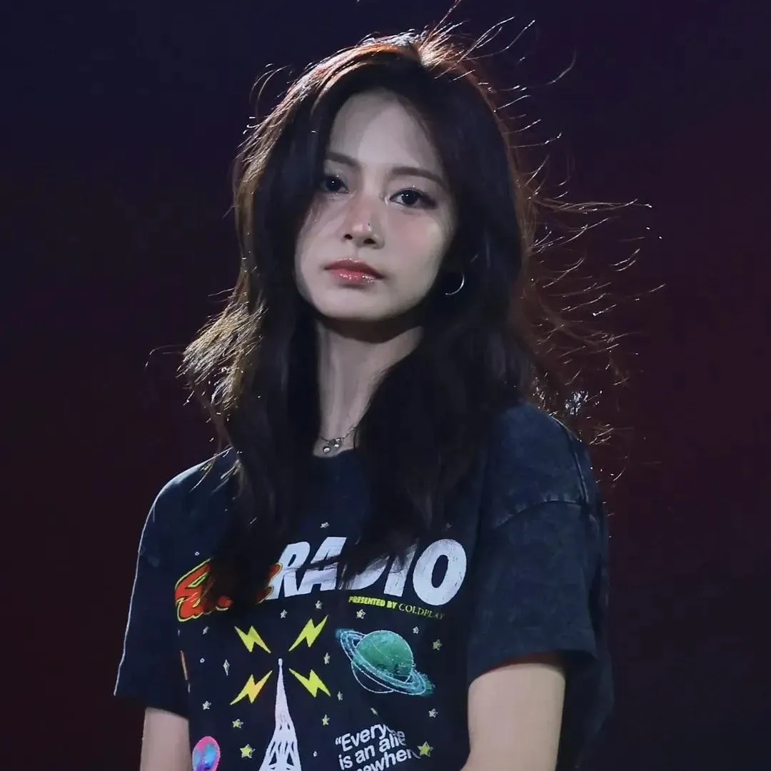 Behind-the-scenes cut of Tzuyu (TWICE)
