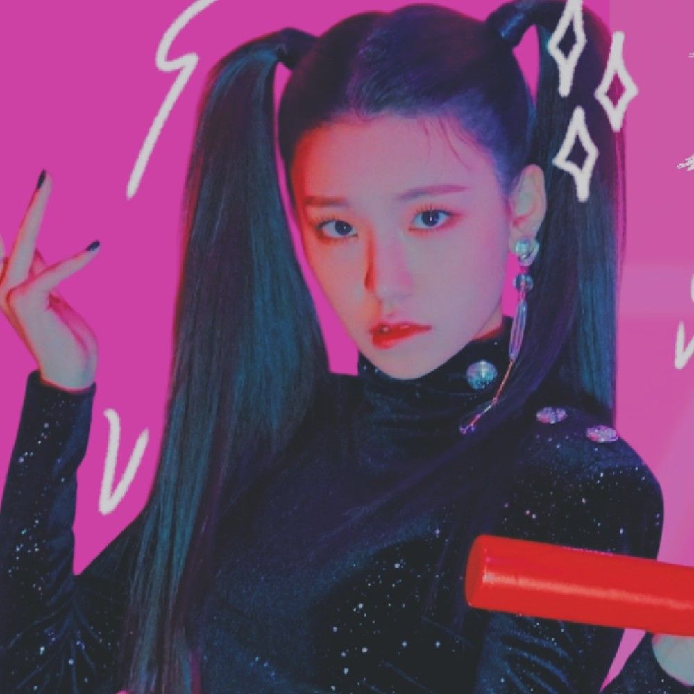 Today’s hot picks from the 예지 (ITZY) community