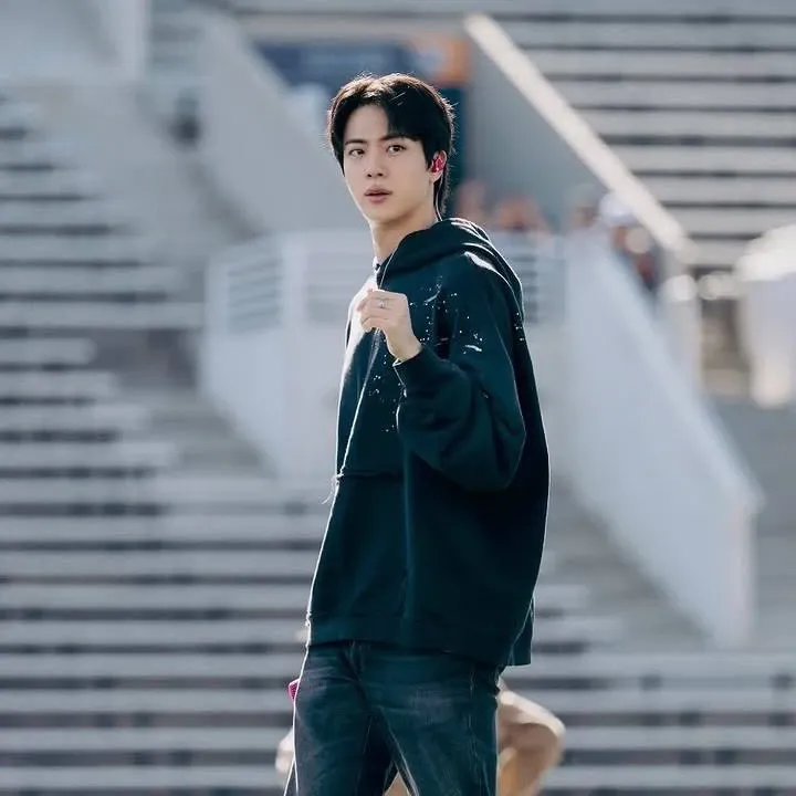Behind-the-scenes cut of Jin (BTS)